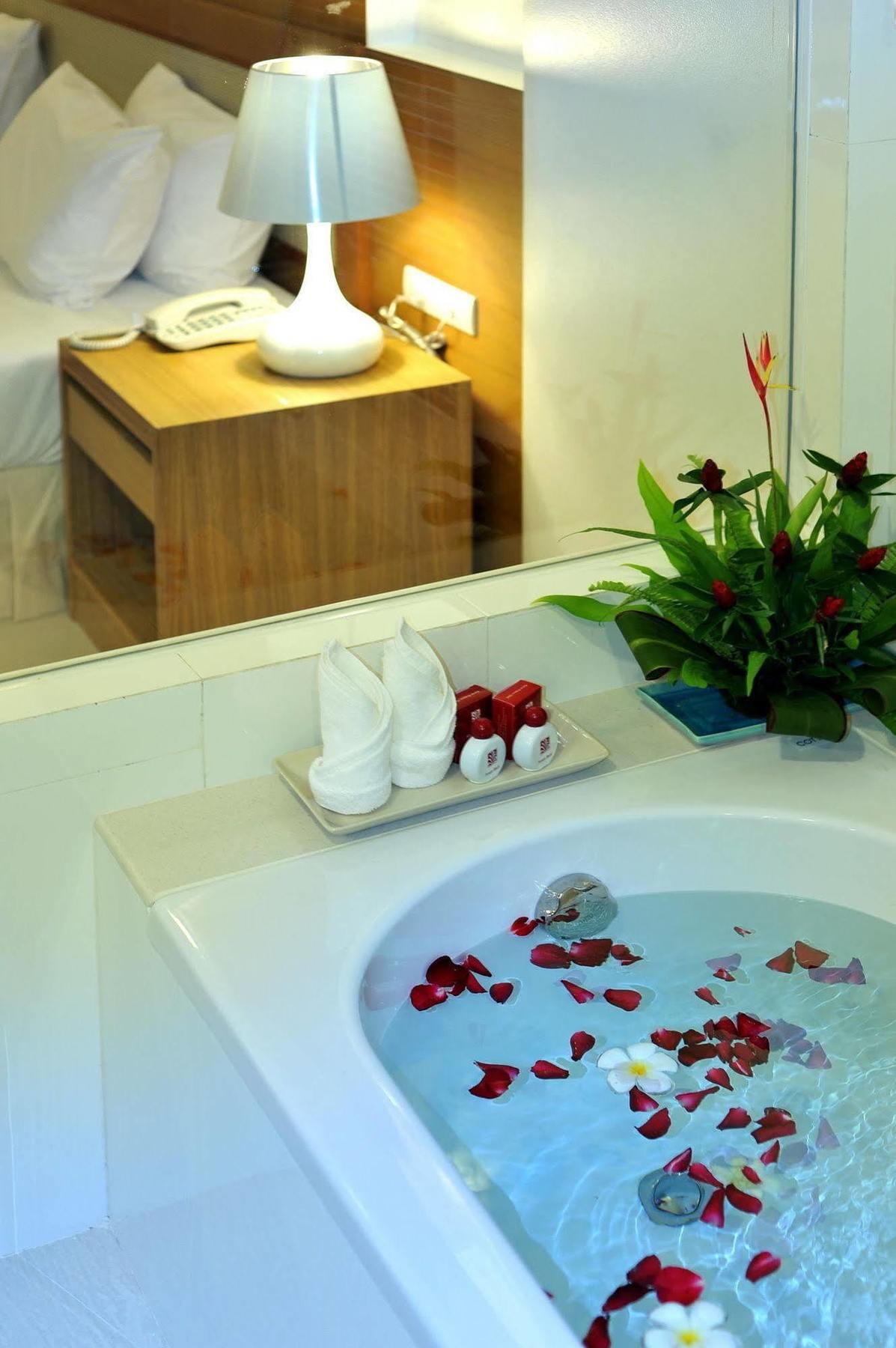 Chalong Princess Pool Villa Resort Sha Extra Plus Luaran gambar